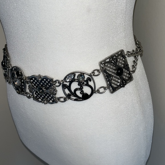 Women’s Chico’s silver chain belt with black clear & grey crystals - Picture 4 of 12
